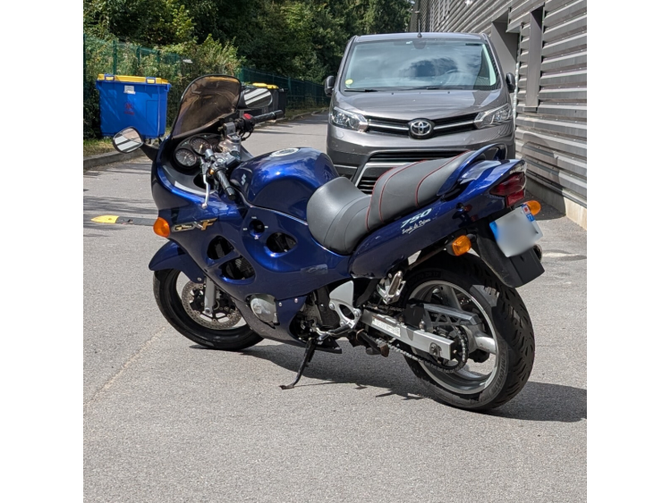 SUZUKI GSX 750 F